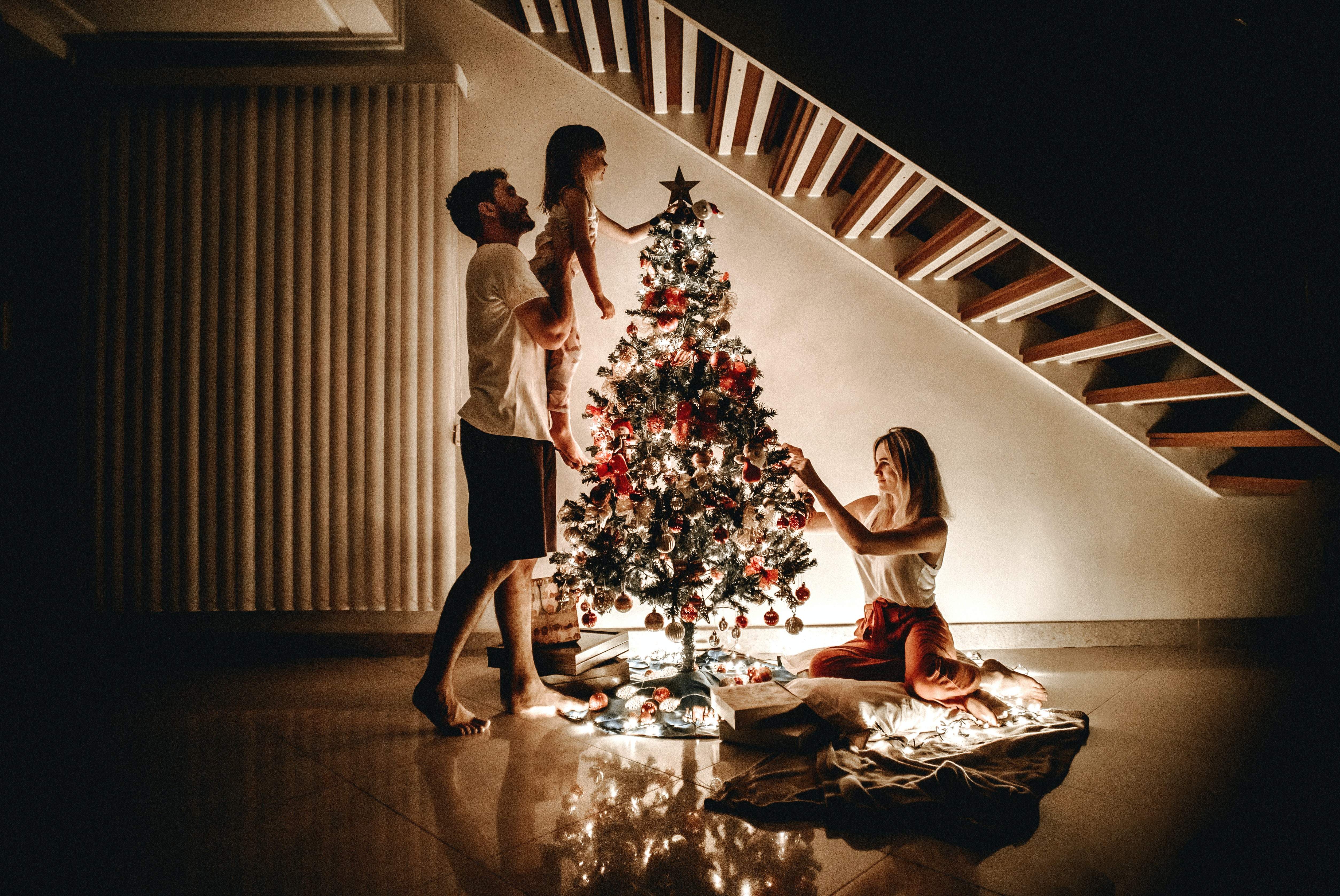 Jak stworzyć świąteczny nastrój za pomocą oświetlenia?